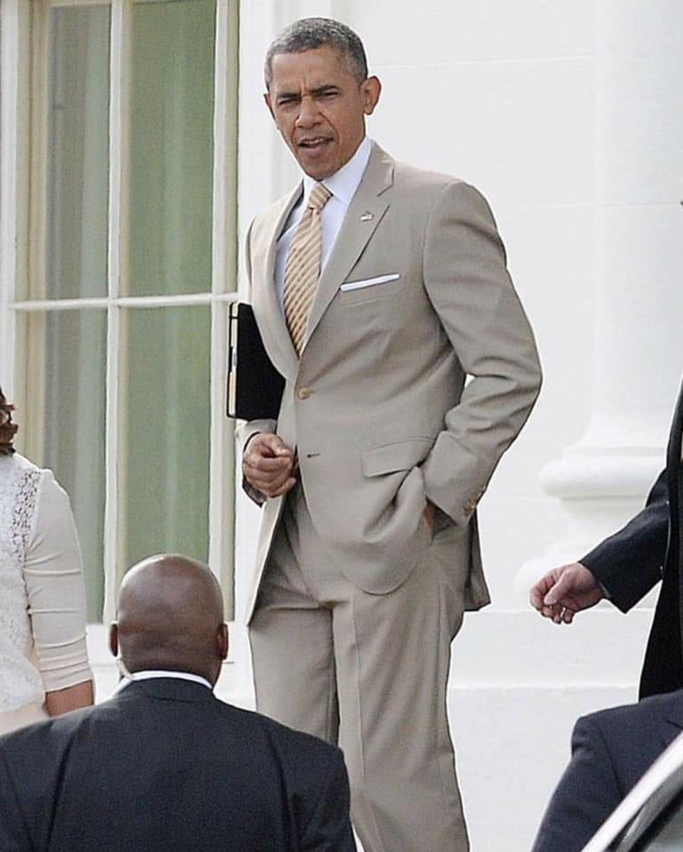 TheOnlyEsta2's tweet photo. The suit that shook the nation 12 years ago today‼️ 

#BroManPOTUSWasClean
#Swagg

Drop a 💙 if you miss President Obama https://t.co/ybzTeCm9DP