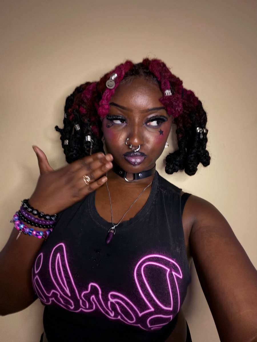 Deathbarbie999's tweet photo. ⓘ This user is dark skin and fine. 💗🕷️ https://t.co/Fw2Ca58oY3