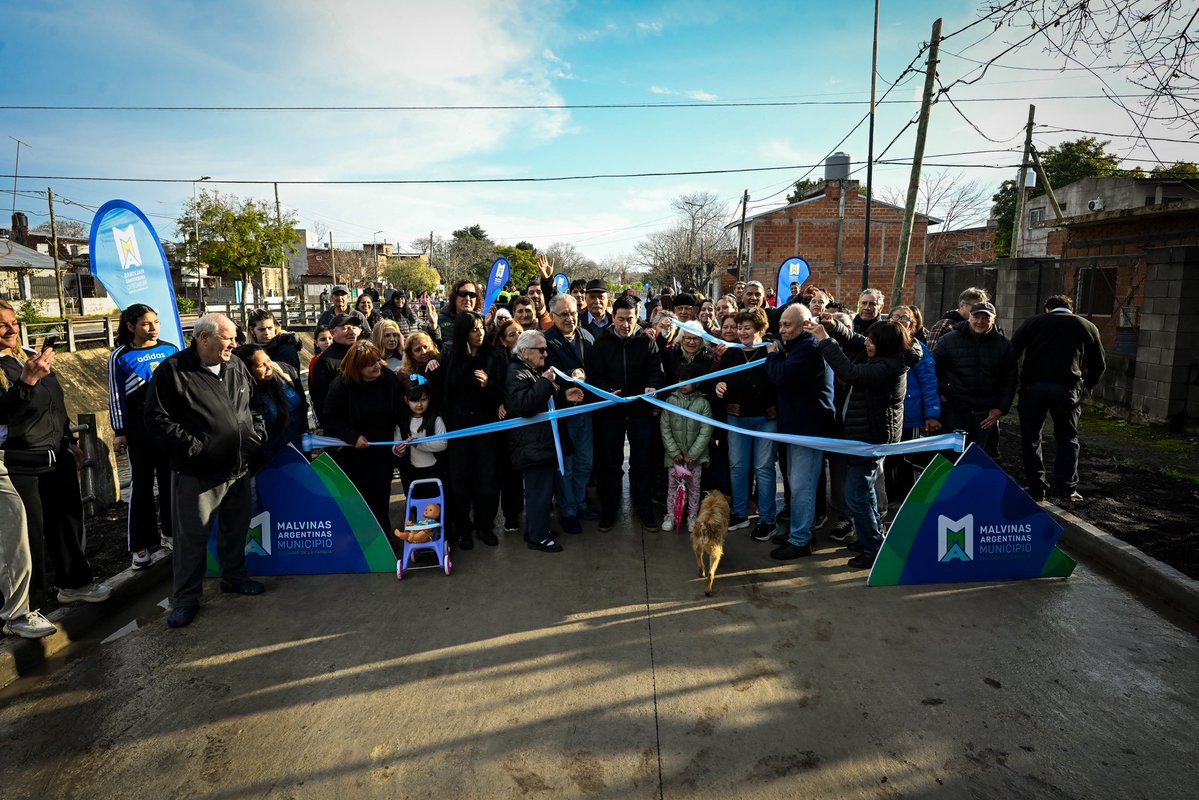 Nardini_Leo's tweet photo. La obra pública no es un gasto: es desarrollo y calidad de vida 🤝🇦🇷

En Villa de Mayo seguimos urbanizando nuestros barrios con una nueva etapa de pavimentación sobre la calle Estado de Israel.

En Malvinas demostramos que, con planificación, administración eficiente y capacidad propia, se puede seguir haciendo obra pública aun en contextos difíciles. Ese es el camino que podemos aportar a futuro.

🦁