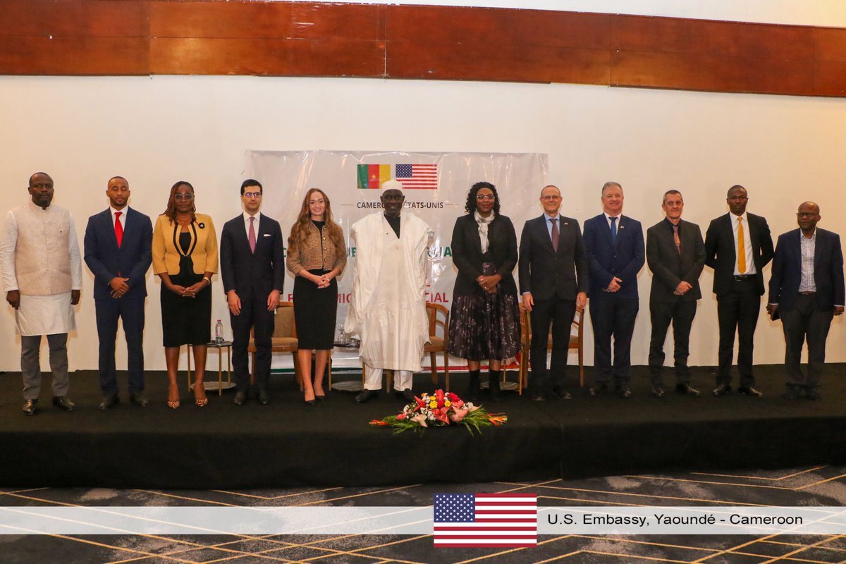 USEmbYaounde's tweet photo. 🇺🇸🇨🇲 Des opportunités d’investissement et d’échanges commerciaux américains, nouvelles ou en expansion, d’un montant de 7 milliards de dollars prennent forme au Cameroun !

Le 27 août, les États-Unis et le Cameroun ont lancé la première édition du Dialogue bilatéral économique et commercial États-Unis-Cameroun, mettant en avant les opportunités dans les domaines de la technologie, des minerais critiques, des infrastructures, de l’énergie, de la sylviculture et de la logistique.

Plus d'investissements.  Plus d'échanges commerciaux.  Plus d'opportunités.  Une prospérité partagée pour les peuples américain et camerounais. 🇺🇸🤝🇨🇲
🔗  Pour en savoir plus sur ces opportunités d'une valeur de 7 milliards de dollars : https://t.co/cs0UlGloFc 

#USCameroon #Trade #Investment #EconomicDiplomacy #USinCameroon