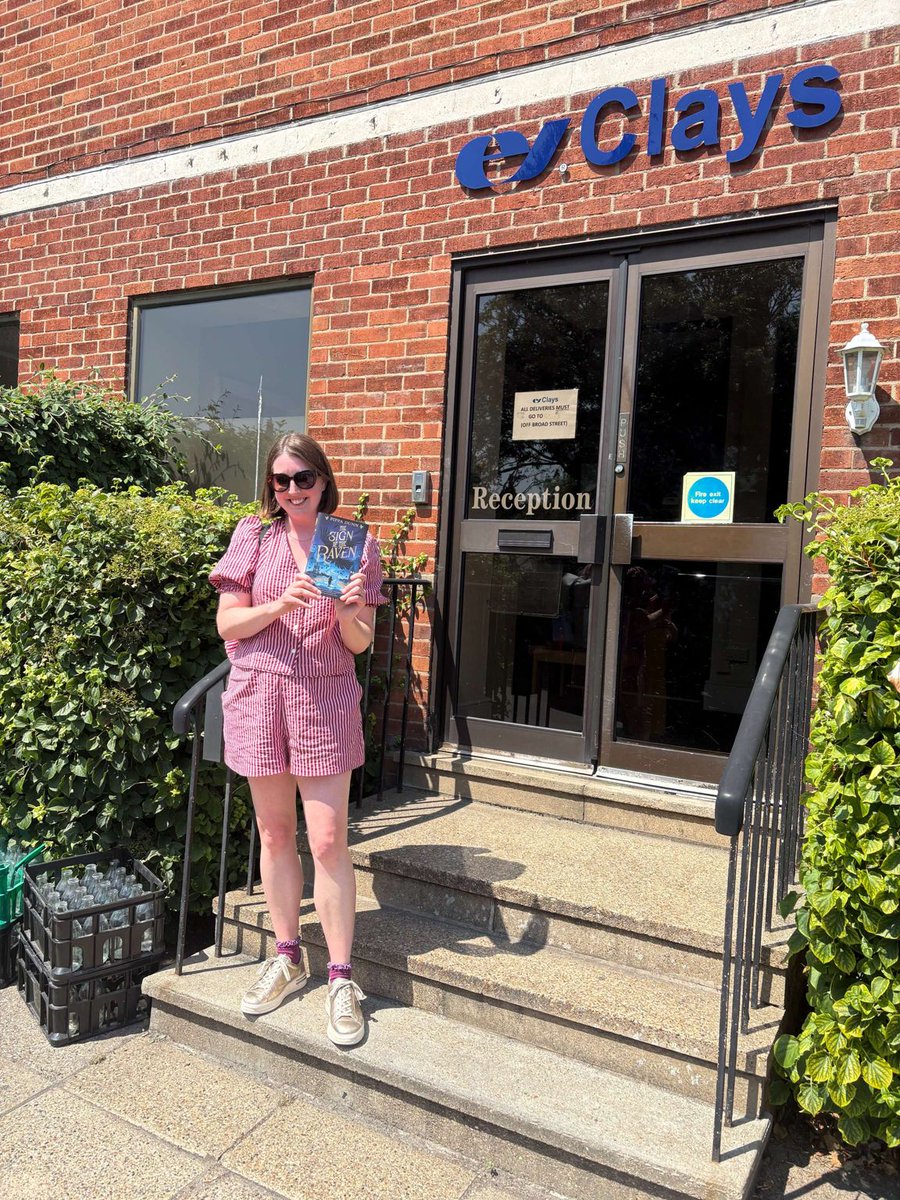 dkbooks8ing's tweet photo. baehind empty blue grey eyescnd locking them away in the back of my mind
ahoking them back down
mnd my necklaces will keep my scerets for me
hy phone wont ever ring
old you together https://t.co/wFa43In0PI