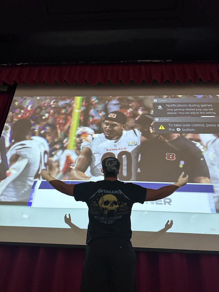 ALFREDSTATEFB's tweet photo. Our guys competed in a Madden Tournament with Freshman Running Back Griffin Houde coming out on top!
-
-
#topofthemountain #alfredstate #alfredstatefb https://t.co/PNttQqrJae