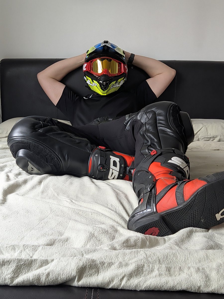 bikeboyspannerz's tweet photo. Ready for the weekend #gaybiker #gaygear #gearhead #gearfetish https://t.co/04of4jNws4