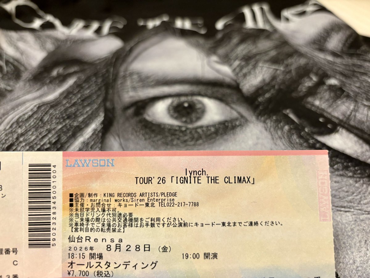 rose666black's tweet photo. lynch.仙台楽しかったーーー！
なんか始まった瞬間流れに乗って前に雪崩れ込んだか��、ギターの弦とか見えるぐらいの位置まで前行けた！
しかも周りが小柄な女性多かったからめっちゃ視界良好！
大阪より楽しかったかもしらん…
ライブ終わりに牛タンとずんだアイス食べれたし幸せな1日だった☺️ https://t.co/RWcnFZIT9n