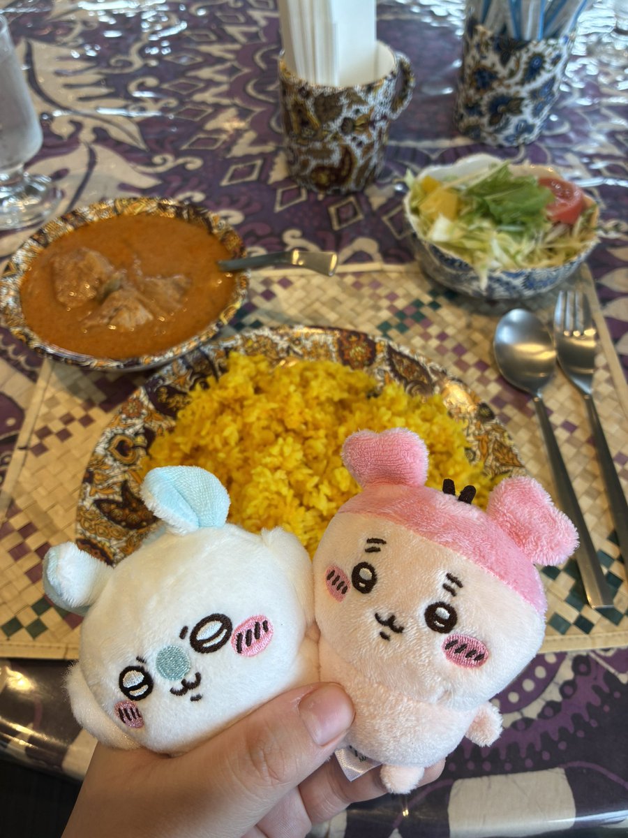 patoracham's tweet photo. 東京→福岡→東京→仙台　と2,065kmの移動をする奇跡のももんが&amp;古本屋さん🌟
そしてその次の日川越に連れて行かれる奇跡のちいかわ族.....

帰省の仙台、楽しかった、もうすでに帰りたい🙌😭 https://t.co/aJ8fKbsXO6