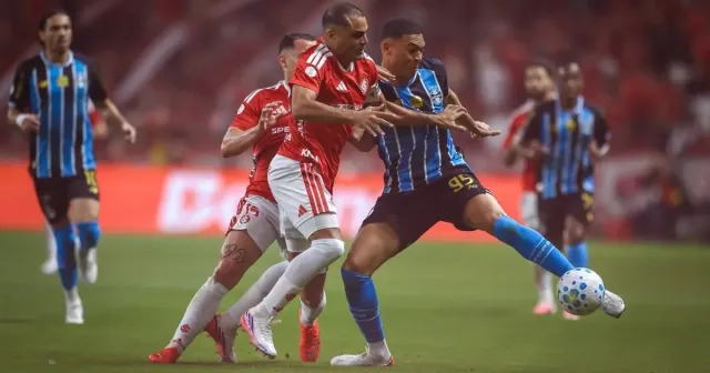 valefm102_3's tweet photo. Internacional e Grêmio empatam sem gols no primeiro Gre-Nal das quartas da Copa do Brasil https://t.co/4oDqbcCTEV https://t.co/HKVRowoVFj