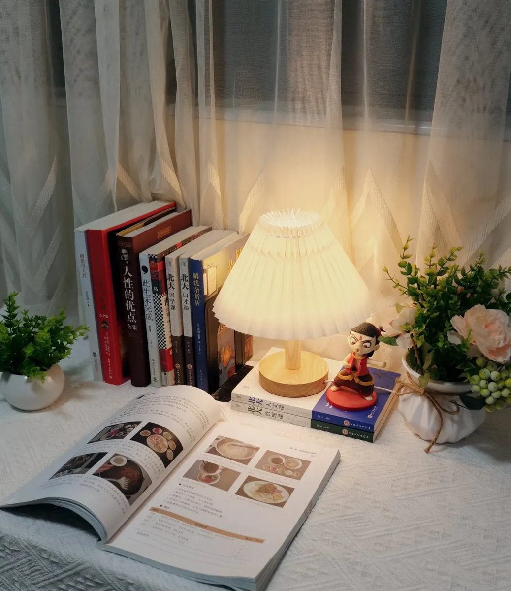 DanielPerich's tweet photo. [Just got home with warm milk and a good book—suddenly this quiet, soft evening makes all the tiring workday fade. ]， https://t.co/lGgxhf7VhR