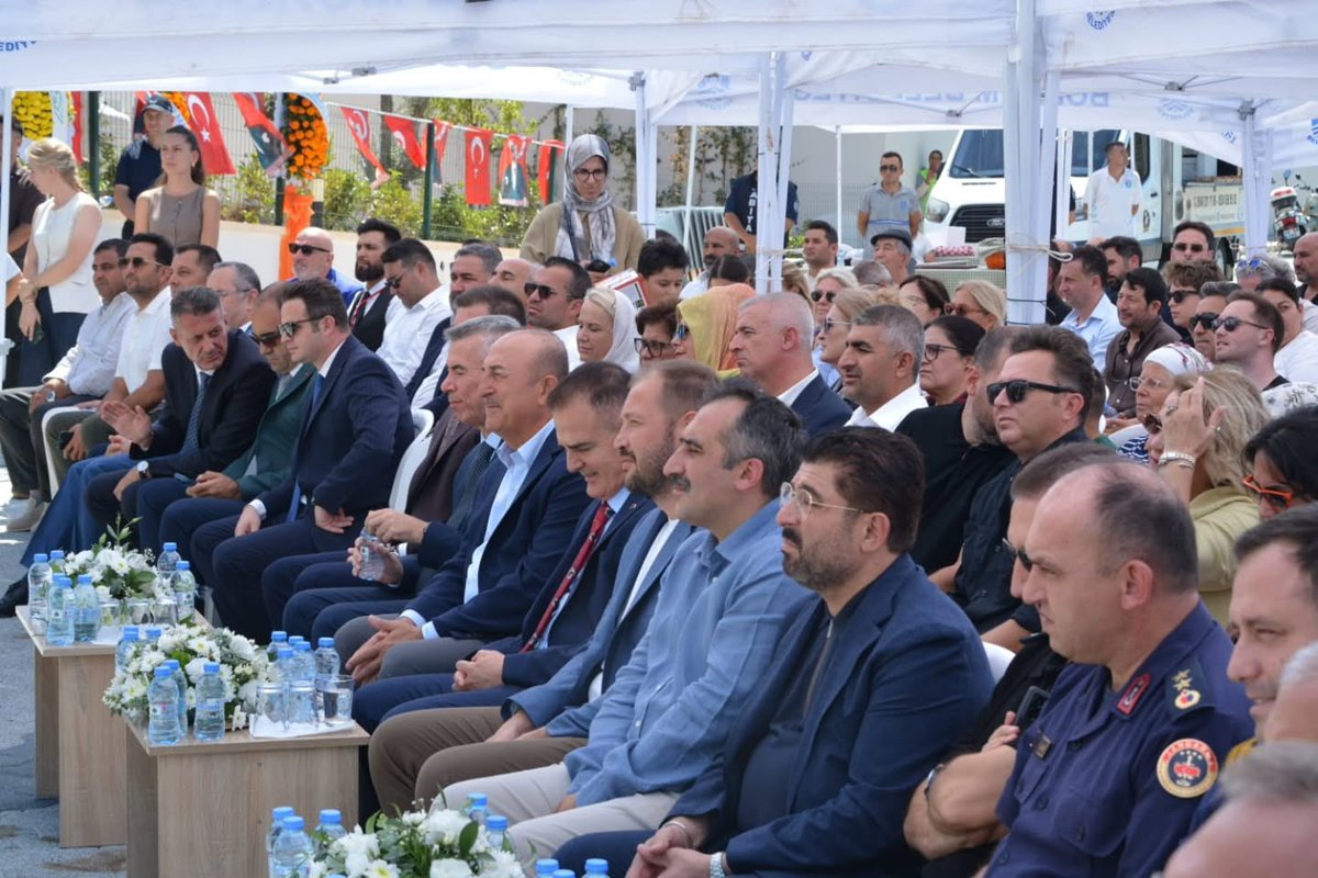 MuglaMHP48's tweet photo. 📍 Bodrum – Çamlık

Muğla İl Başkanımız Sayın Emrah Oltulu, Bodrum İlçe Başkanımız Sayın Engin Galipoğlu, Milas İlçe Başkanımız Sayın Tunahan Ongün ve yönetim kurulu üyelerimiz ile birlikte, önceki dönem Dışişleri Bakanımız Sayın Mevlüt Çavuşoğlu’nun katkılarıyla inşa edilen Bodrum Çamlık Camii’nin açılış törenine katıldık.

Birlik ve beraberliğimizin, kardeşliğimizin ve manevi değerlerimizin yaşatılacağı bu güzel eserin Bodrum’umuza ve tüm hemşehrilerimize hayırlı olmasını diliyoruz.

Başta Sayın Bakanımız Mevlüt Çavuşoğlu olmak üzere, camimizin yapımında emeği ve katkısı bulunan herkese teşekkür ediyoruz.

Rabbim camimizin cemaatini daim eylesin, içerisinde edilecek duaları ve gerçekleştirilecek ibadetleri kabul buyursun.

🇹🇷🤲

#MHP #Muğla #Bodrum #Milas #ÇamlıkCamii
