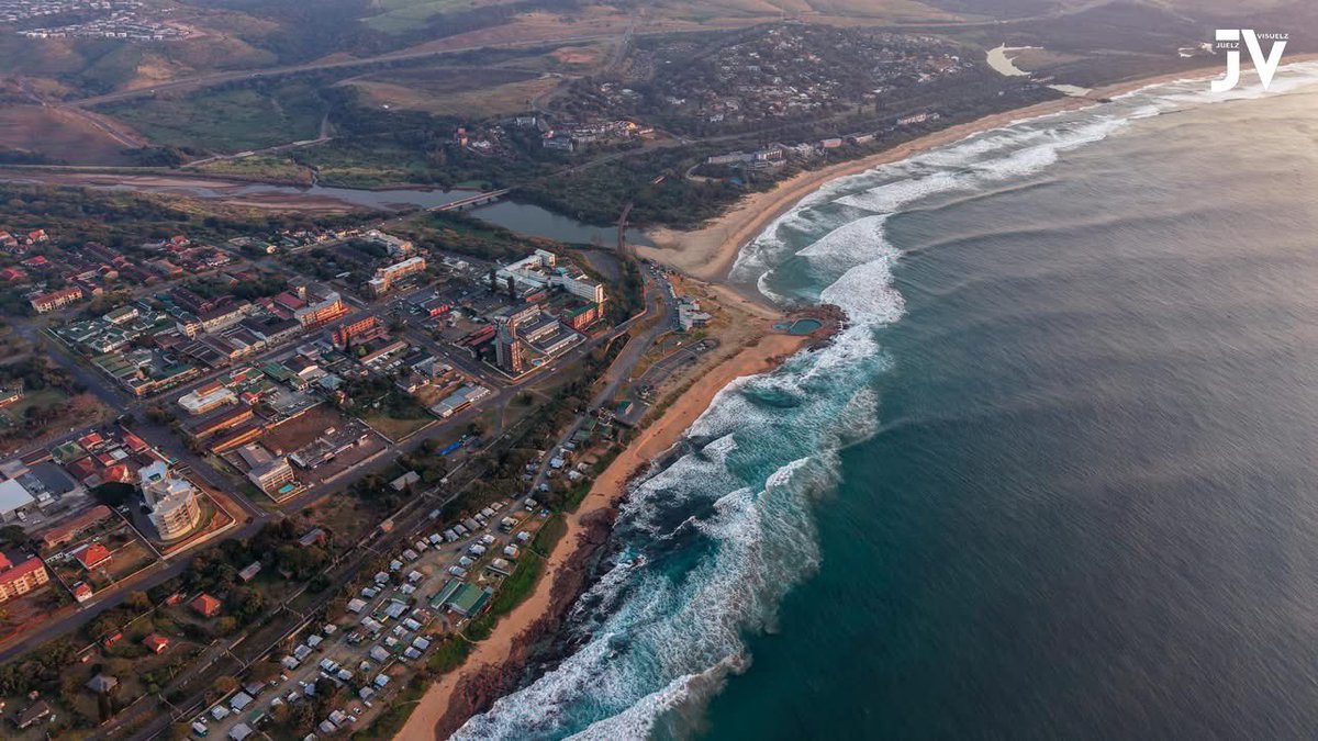 JuelzVisuelz's tweet photo. Sunrise over Scottburgh π
There is something special about watching the first light break across the horizon, painting the ocean and coastline in shades of gold. From above, Scottburgh looks peaceful, untouched and absolutely breathtaking.
#Scottburgh #ScottburghBeach https://t.co/8FP9Re8c9w