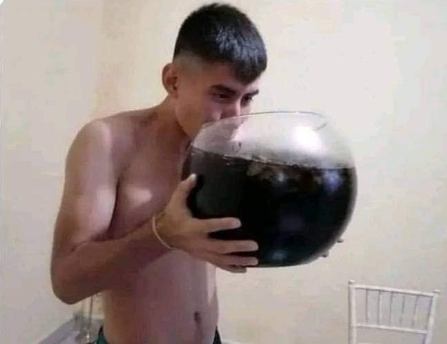 fernechini's tweet photo. nutricionista: "podes tomar un vaso de coca por dia"
yo: https://t.co/tilAgd1hx1