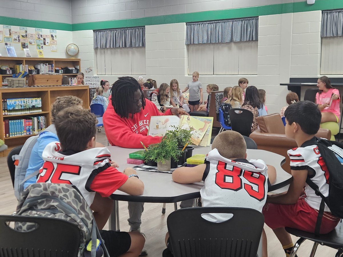 Championsforli1's tweet photo. What a way to start the day! Several of our @WarriorsCHS players and a few of our cheerleaders paid a visit to their friends at @claytoncougars this morning. Our @CHS_Warriors LOVE serving others! 
@CherokeeSchools @CcsdMedia 
📚🏈❤️ https://t.co/dERTgDDKRB