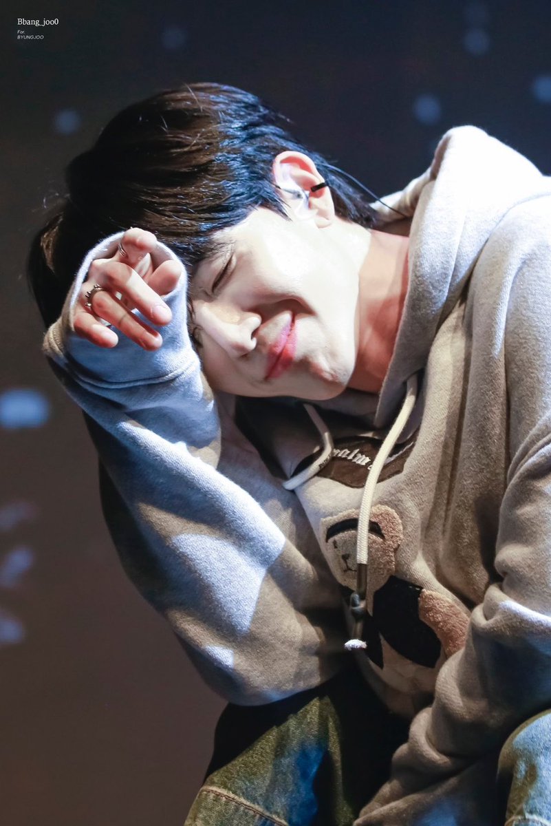 jooya9401's tweet photo. 병주야 너무너무너무너무 보고싶다 https://t.co/1T8WTsucqN