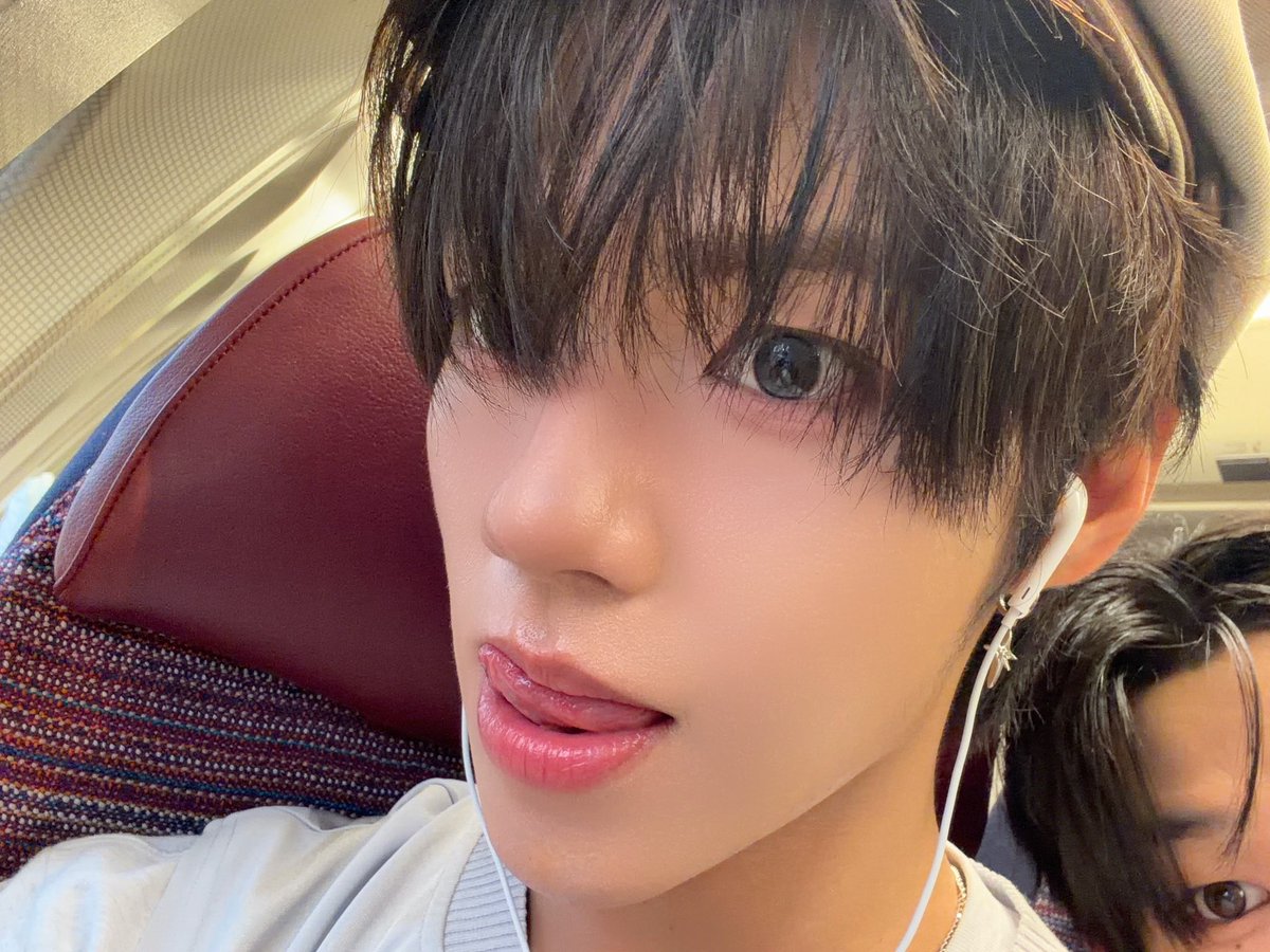 dam6am's tweet photo. 이 모자 징짜징짜 이뿌당
ㄴ 사실 이 모자 쓴 이엘이가 징짜징짜 이뿌당😽 https://t.co/kEU8WJljLu