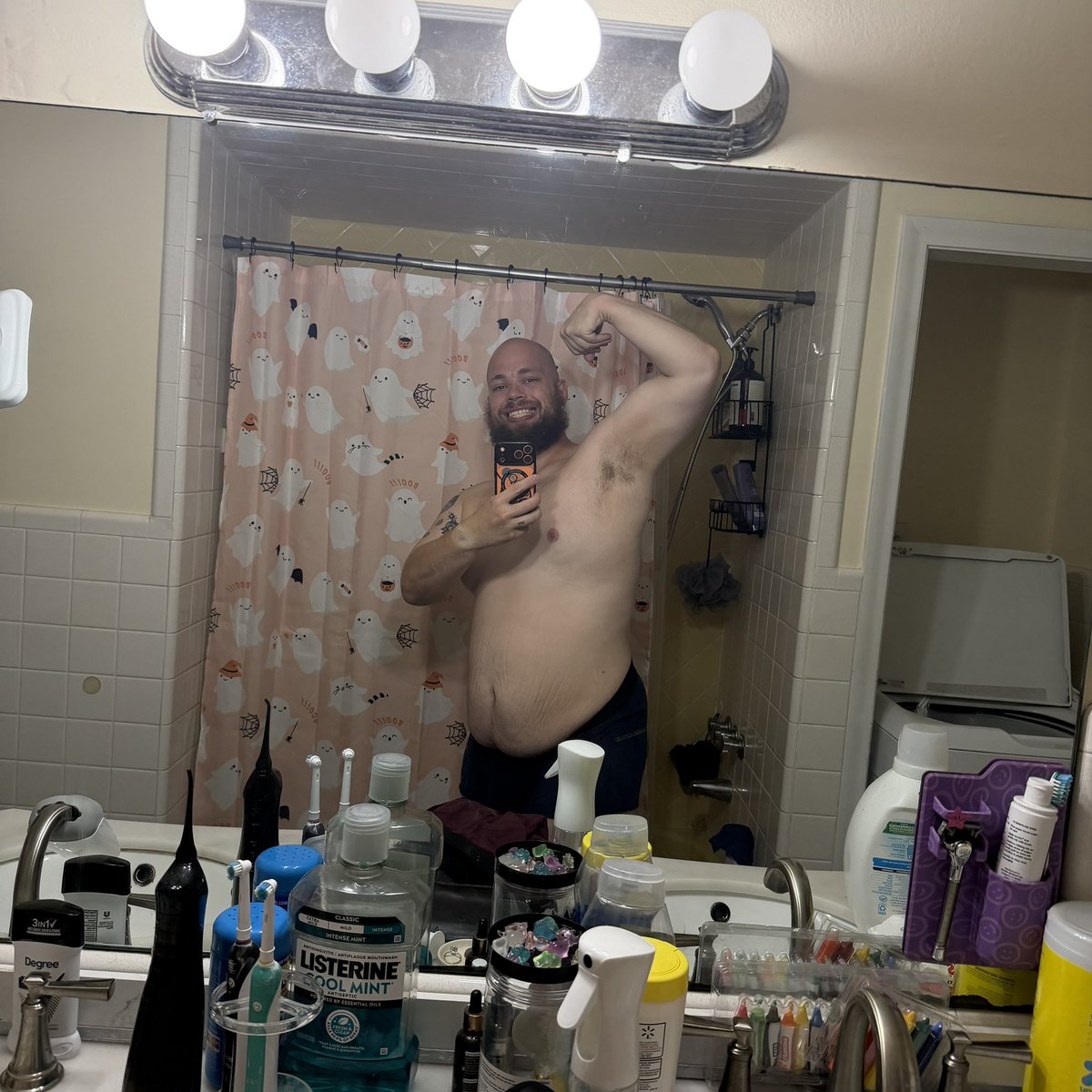 DungeonMade_A's tweet photo. Really been grinding with this gym shit, 19k step average over the last 2 months. Really been digging my heels in and not letting anything fuck with me. Let’s work! 💪🏼💥#fitness #weightloss #gym https://t.co/DDVLdzfJsY