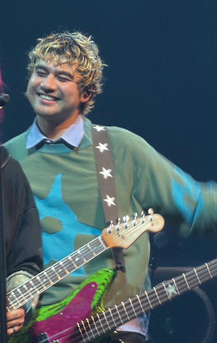sabbyirwin's tweet photo. I love Calum’s smile like he could light up the whole entire world with that smile of his I just love it https://t.co/7k8qvZDKVI
