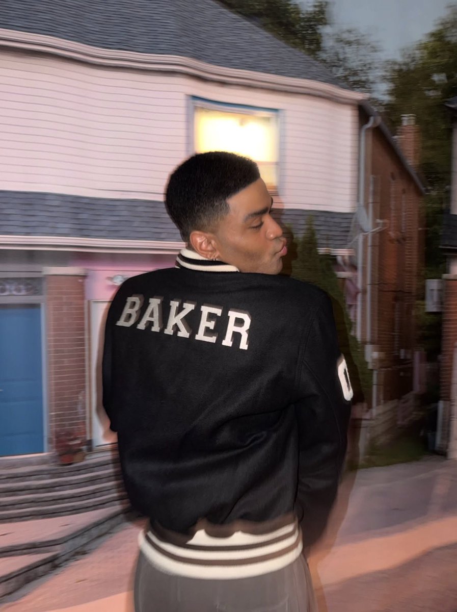 charlysfaves's tweet photo. the last name on the jacket #buzzy https://t.co/BiTIffxpxW
