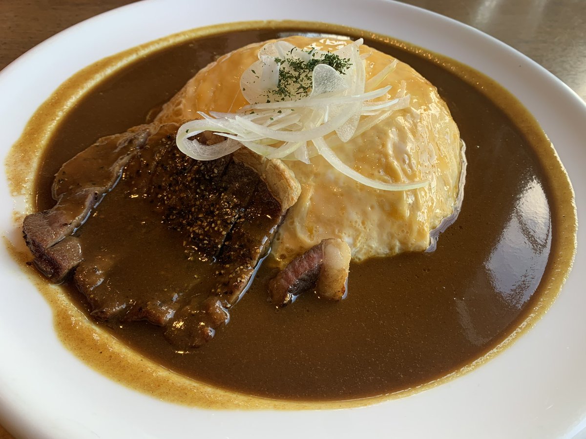 b3crzx's tweet photo. アイビーハウス
ゴールデンカレー🍛
松山今治間にある海道沿いの喫茶店
ここの名物のゴールデンカレーが人気
来店客のほとんどの人が注文していました。
カレーにたまご焼きが乗っているから黄色い、だからゴールデンカレー🟡
あっさりしていてコクのあるカレーにファンも多いそうです😋 https://t.co/1Mv6Geh45z