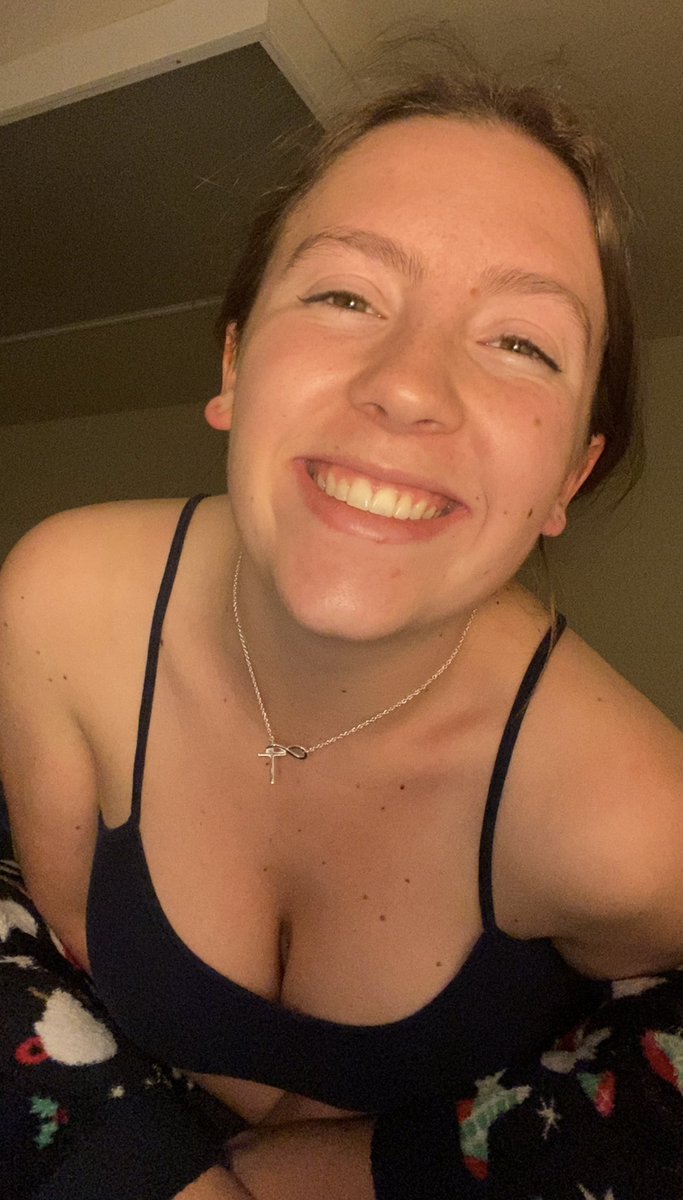 ReeceLoverXXX's tweet photo. Can someone please recreate a ��she’s busy lil bro” message and trib my gf with a big cock? 🙏 I can send more nudes https://t.co/w42WXFYHdm