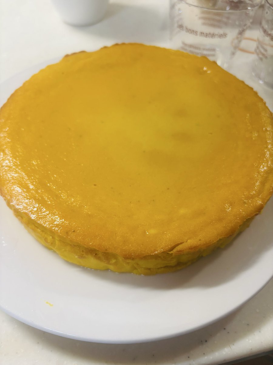 MK552090's tweet photo. #かぼちゃ
#チーズケーキ
#旬の野菜クッキング
かぼちゃのチーズケーキを作りました♪ https://t.co/iIRtfQ93qT