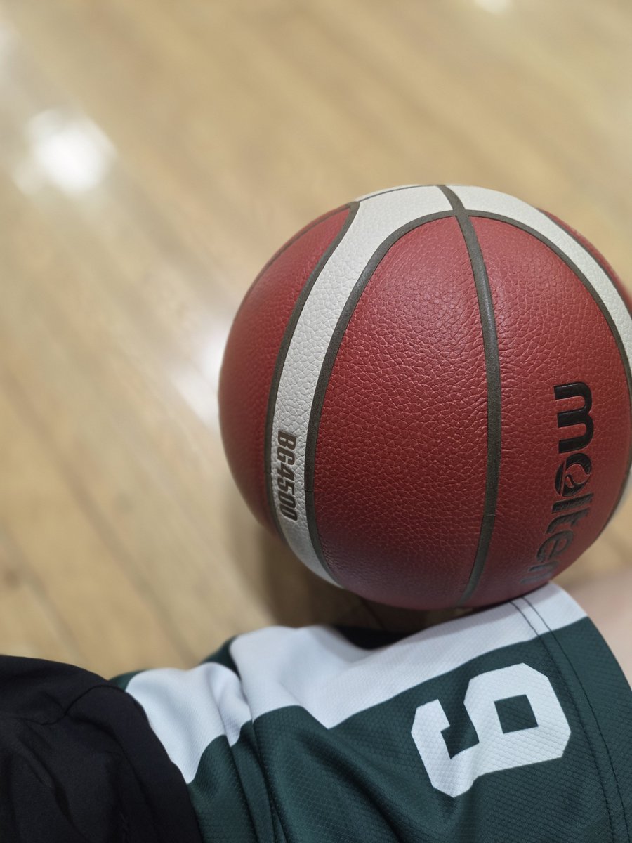 Remin50229319's tweet photo. 오랜만에 농구 꿀잼!!!!🏀🏀🏀🏀🏀
민턴은 민턴대로 재밌지만,
손에 바로 공이 닿는 느낌은 또 조금 달라..🥹 https://t.co/7bmBOglC7U