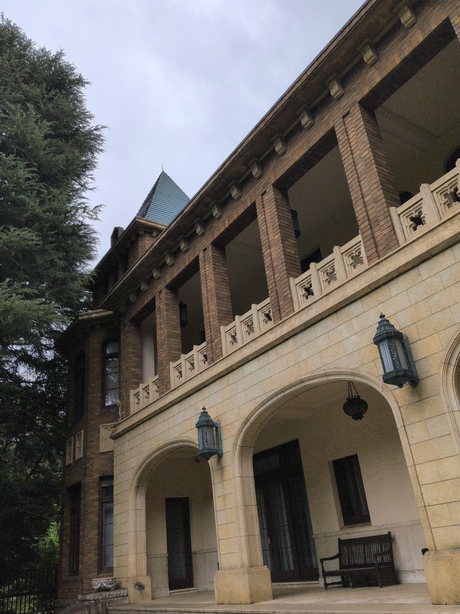 Pulins27's tweet photo. 前田邸。江戸時代に建てられたと思えない程綺麗すぎて、時代を全く感じさせず、人間の凄さを感じる。あの時代に、こんな洋風の建物ある？言うくらい美しくて感動✨️…そりゃ、あののだめカンタービレの舞台になるわけだ笑。厳かで貫禄があり、草原と合わせて一度は訪れたい場所！
#前田邸　#のだめ https://t.co/IHeOUlhSba