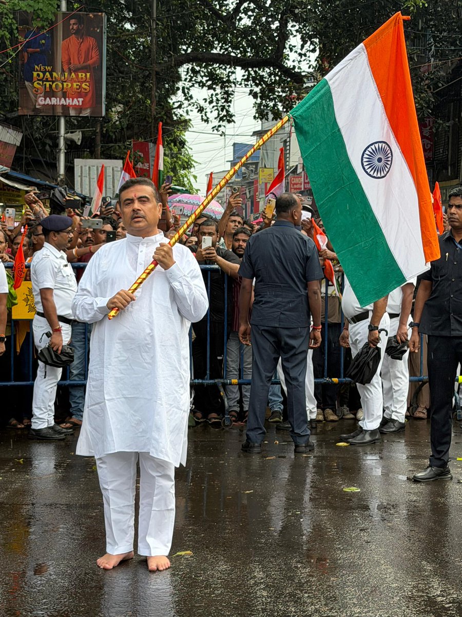 Aarushshaw007's tweet photo. “राष्ट्र सर्वोपरि, तिरंगा अभिमान—हर कदम भारत के नाम।”

HCM shree Suvendu Adhikari dada
@SuvenduWB https://t.co/17dQEV58Ex