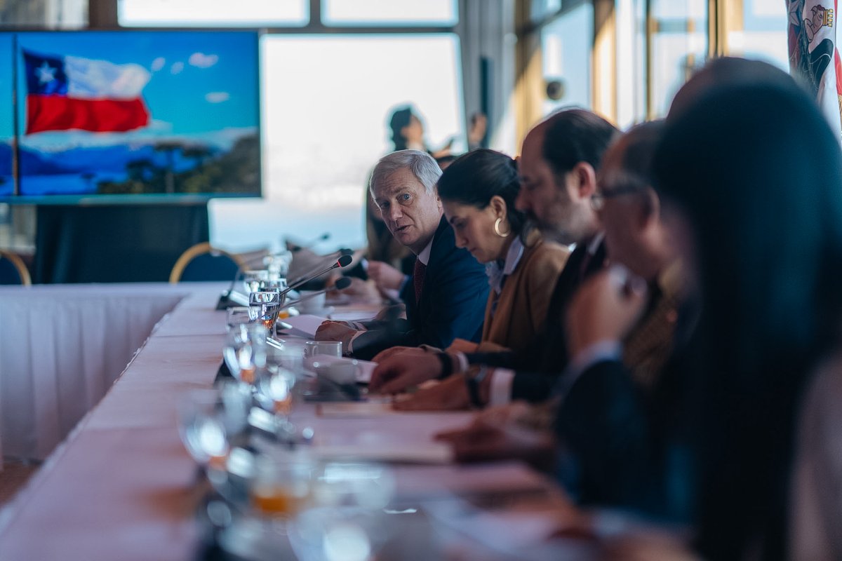 MTTChile's tweet photo. Biministro de Obras Públicas y Transportes y Telecomunicaciones, Louis de Grange, participa del séptimo Consejo de Gabinete liderado por el Presidente José Antonio Kast en Cerro Castillo, Valparaíso. https://t.co/8jG0opArFG