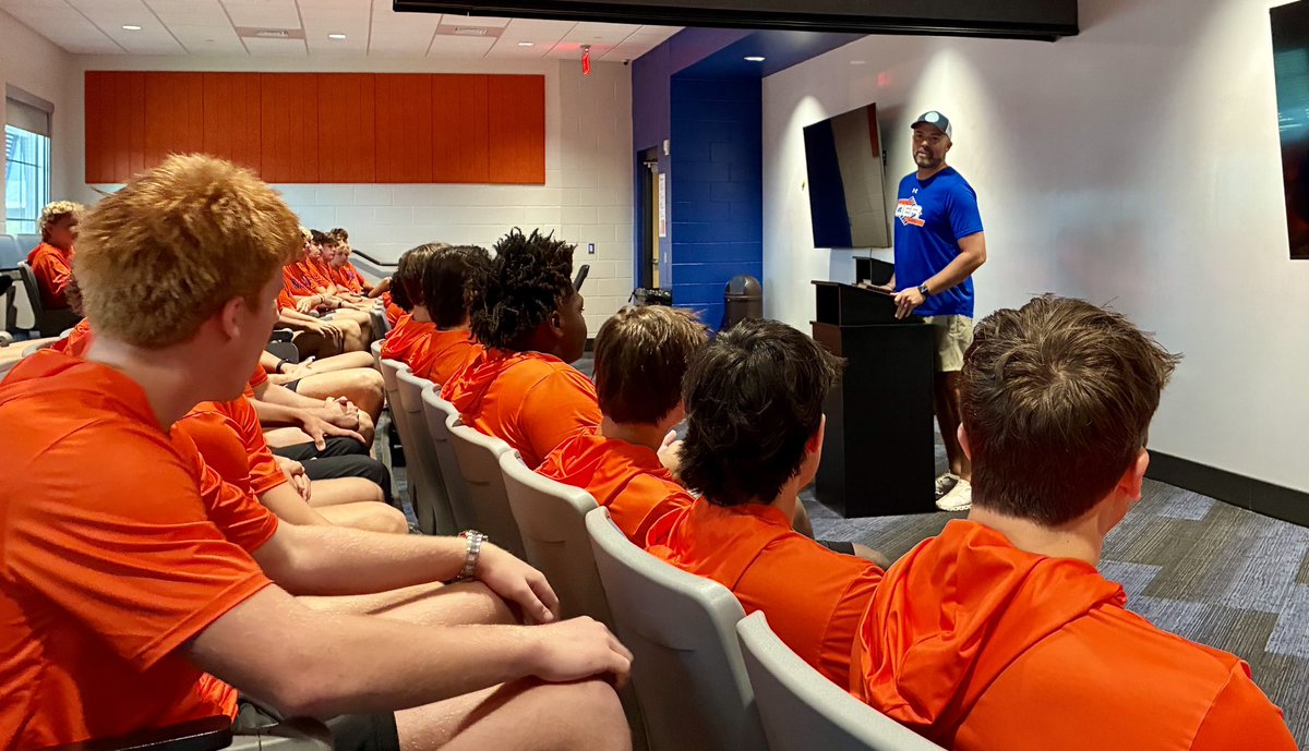 OrangeBeachFB's tweet photo. Game Day Morning: Appreciate Mako Moms for serving @BrickandSpoonOB Team Breakfast and Ben Ragsdale of Worship on the Water for speaking to the team this morning. #makonation #makogameday #makos #orangebeach https://t.co/SyhaoyGVCi