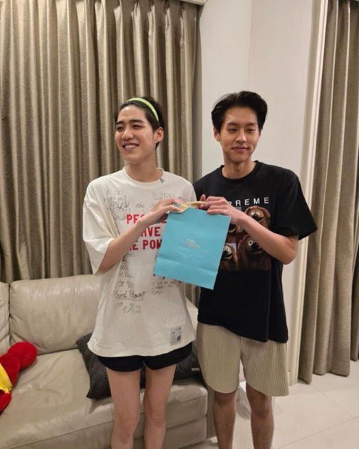 mumuu_sky's tweet photo. ให้เค้าซื้อ เราเฉลยให้น้า https://t.co/jXXt7TxMLp