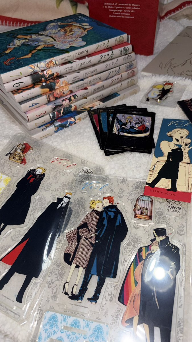 blackstosaki's tweet photo. Le coffret collector de Veil est une pure merveille, je n’ai jamais vu un collector aussi beau 💛✨ 

Merci @noevegrafx ♡ https://t.co/qPChjWAwPh