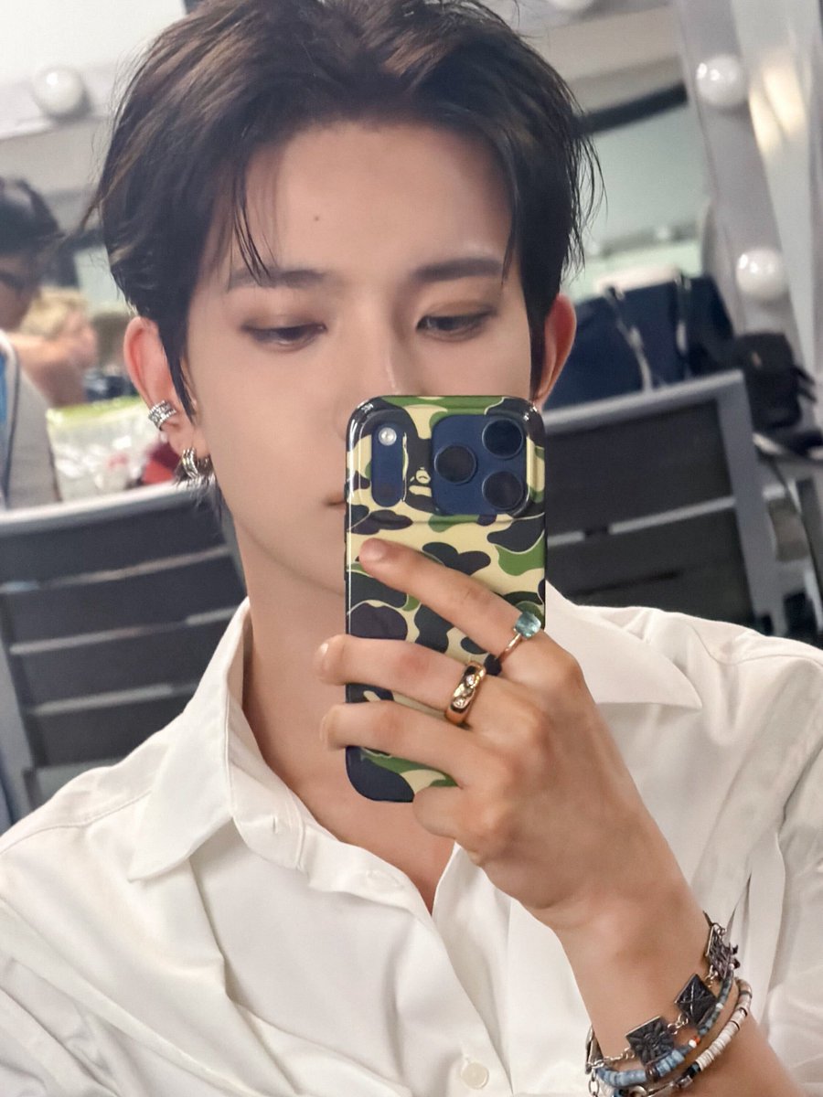 fillwithEVAN's tweet photo. 와 얼굴 미쳤다 https://t.co/gQwnwQWCKC