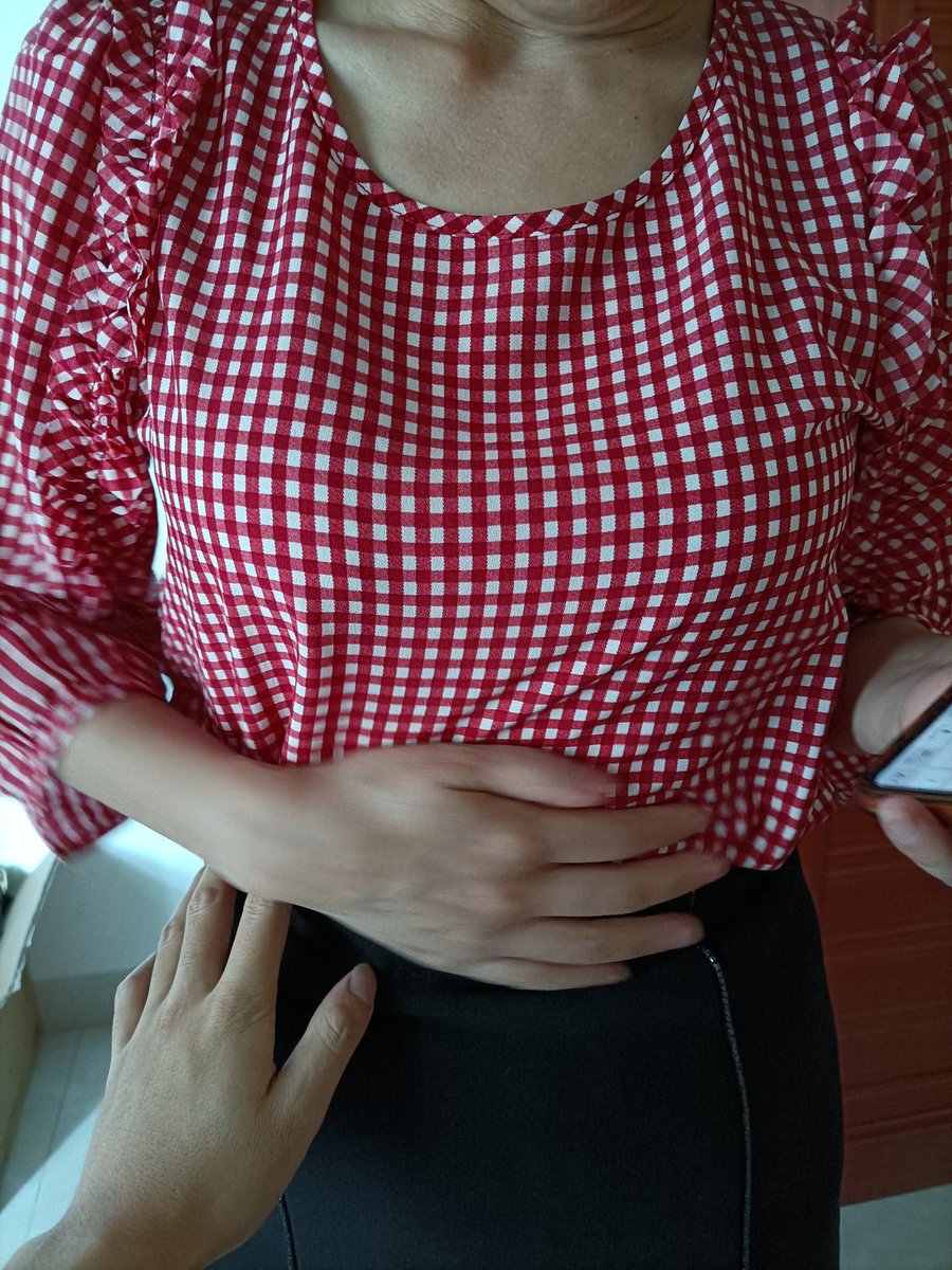 h330h1115hh's tweet photo. 今日偷拍分享骚妈的日常，骚妈久违的穿上丝袜看的我下面直流水，真想抓住骚妈大屁股直接按在厨房后入，喜欢母子交流的同好一起交流有圈子
#绿母 #献母 #绿奴 ＃绿奴羞辱 ＃绿妈 #恋母 #母子
#妈妈 ＃骚妈 https://t.co/t1Gbra1Zrq