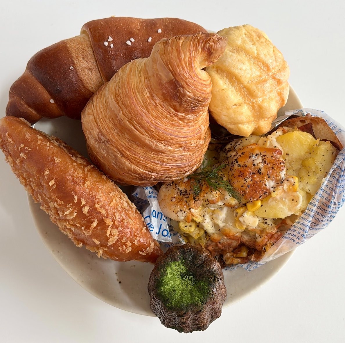 _1xrn5's tweet photo. 🍞屋さん巡りが好きだったあの頃が恋しい🥲🤍 https://t.co/xtwCmEWXMv