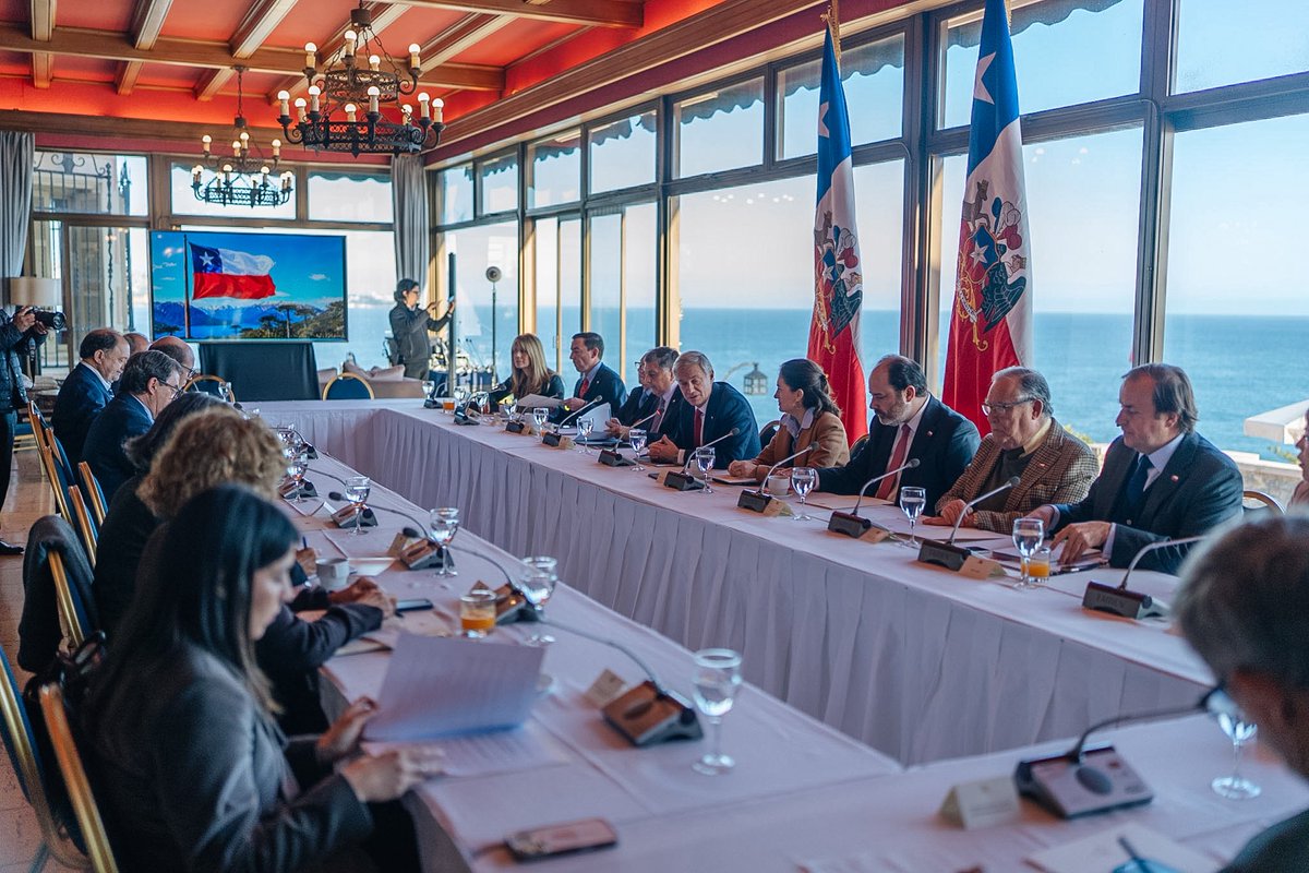 mop_chile's tweet photo. El biministro de Grange se encuentra participando del séptimo Consejo de Gabinete liderado por el Presidente José Antonio Kast en Cerro Castillo, Valparaíso. https://t.co/T2XN56Jq6L