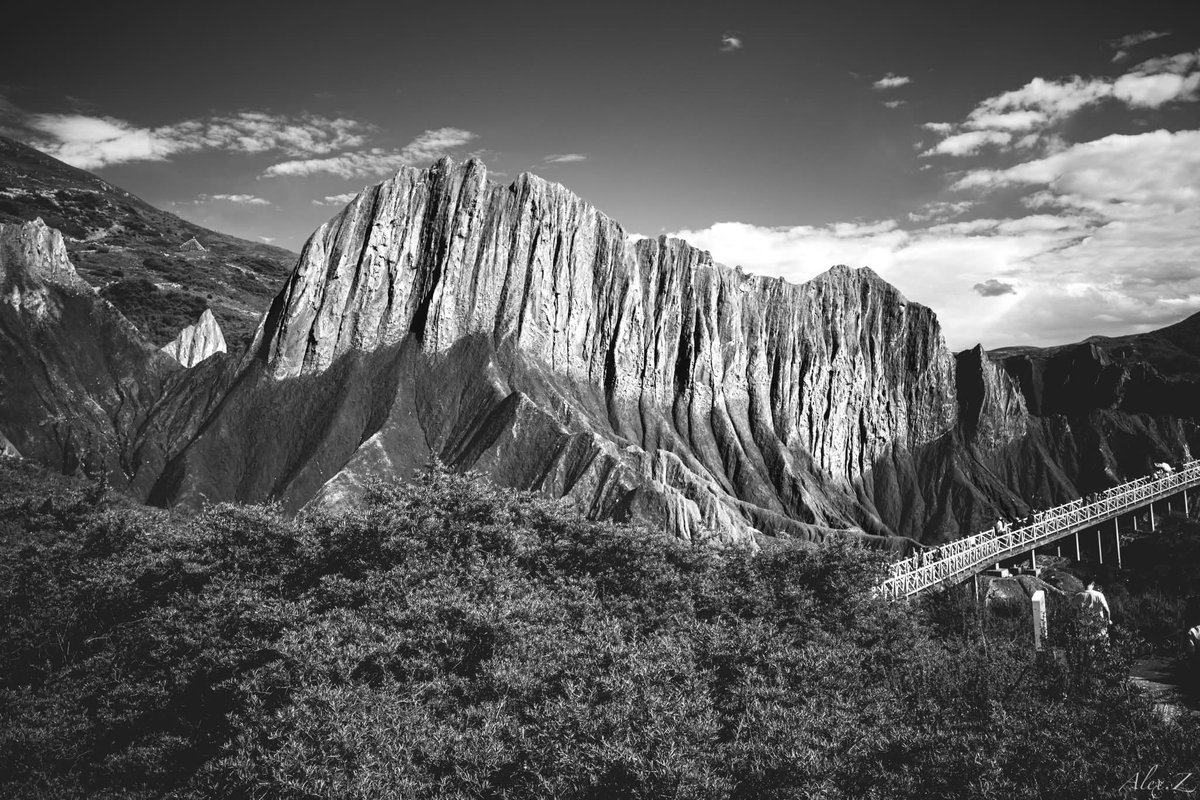 JavierSumm1dh's tweet photo. stretching out into infinity, we are just fragments of a narrative gone awry. https://t.co/Cmmq2wpM9Q