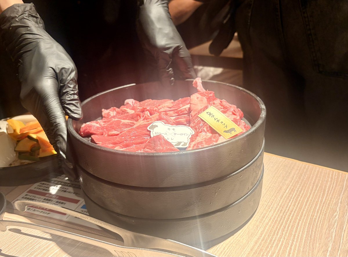 stsynji's tweet photo. 新橋の真ん中で羊肉を喰らってきたぁ…メェェェェ🐏 https://t.co/QidczeFcSs