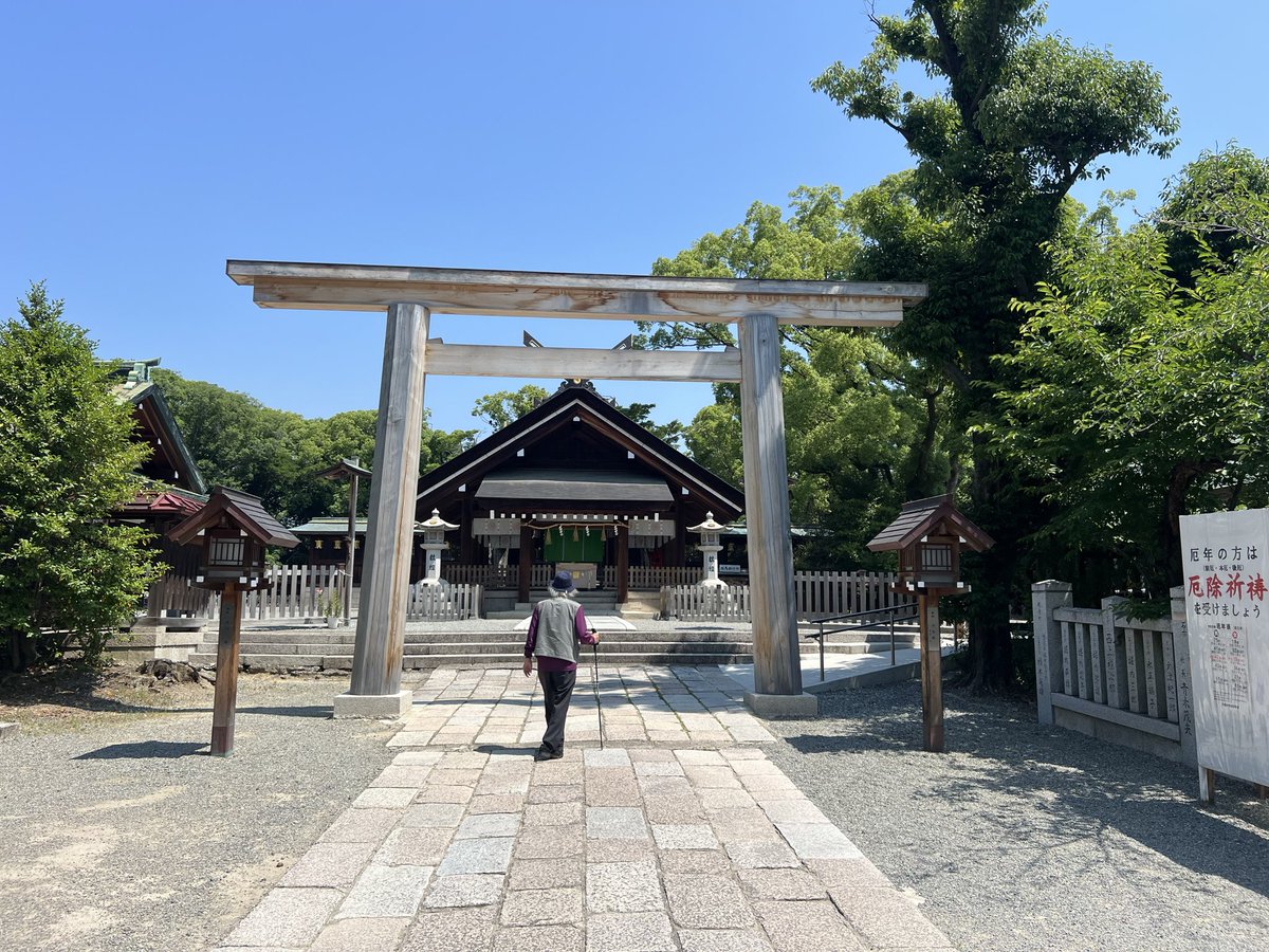 HorouOitan's tweet photo. 神社で杖を持った神様が現れた。
おいたんは先が見通せるお守りを手に入れた。

試しに恋愛運見てみたら…

「404 Not Found」

神様まで煽ってくるんかい⤴︎
#ハッピーおいたん
 #大鳥大社 https://t.co/3lDOuPP0FZ
