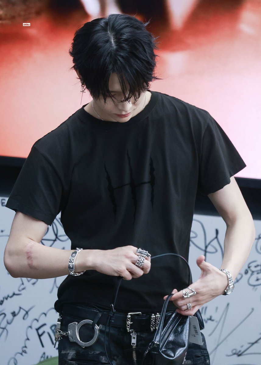 shu2lu's tweet photo. ⛓️⛓️⛓️⛓️⛓️⛓️ https://t.co/dtD9GEs5gu