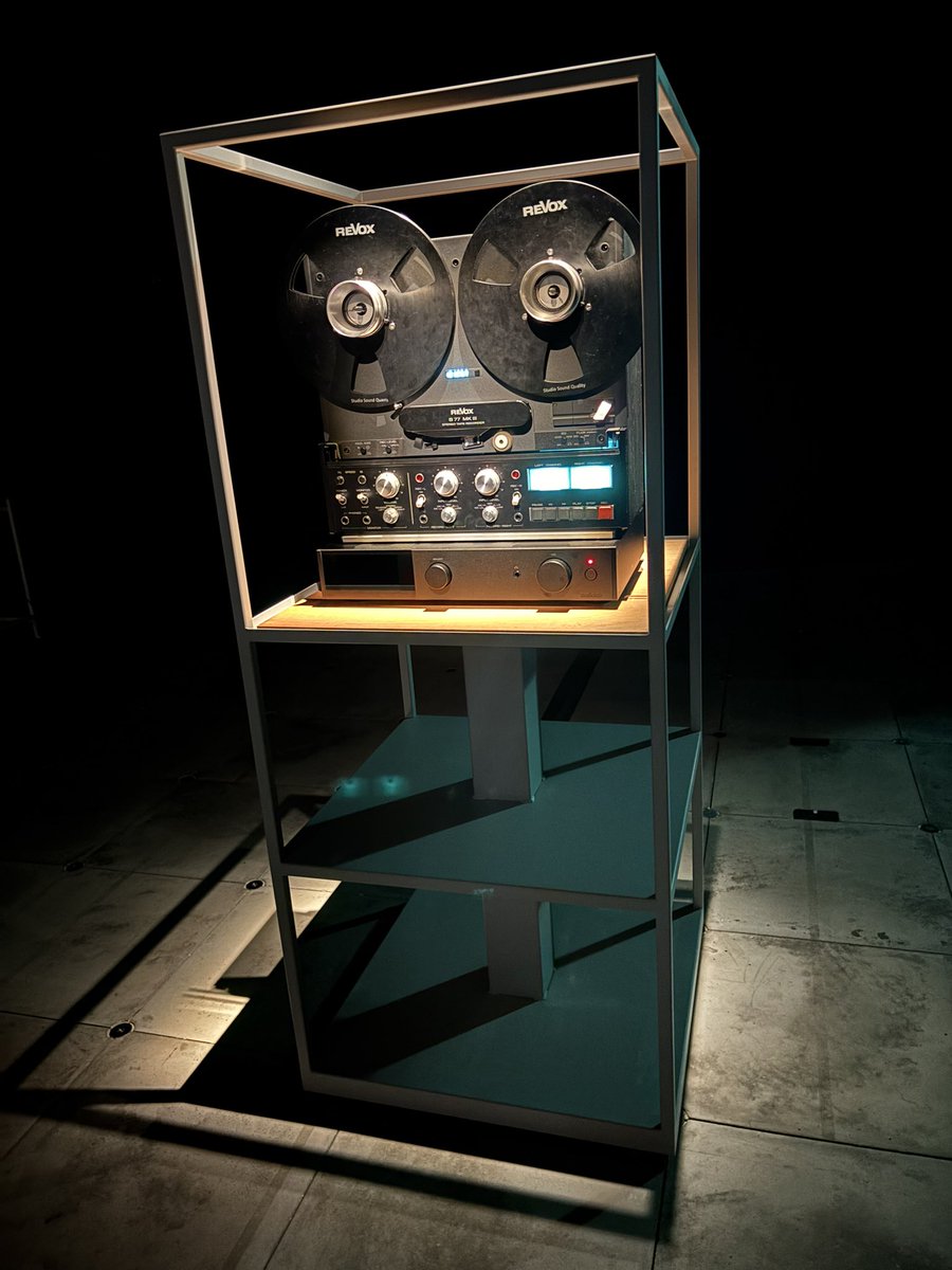 masahiro2d's tweet photo. やっとこさ、グランフロントでやってる坂本龍一覗いて来ました。
本日は、Open Reel Night vol.4
Out of noiseの鑑賞会。
俺、坂本龍一のアルバムの中で一番好きなやつやん^_^ https://t.co/asKo3rsp52