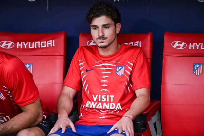 frabigol's tweet photo. No lo dejan irse. No lo dejan jugar. Le ponen a la gente en su contra. Acaba de ser diagnosticado con depresión.

Lo que hizo Simeone con Julian no lo ví nunca en mi vida, no solo le arruina la carrera, si no su propia vida. Julian tiene que denunciar a Simeone y meterlo preso. https://t.co/gjEHVoC7eb