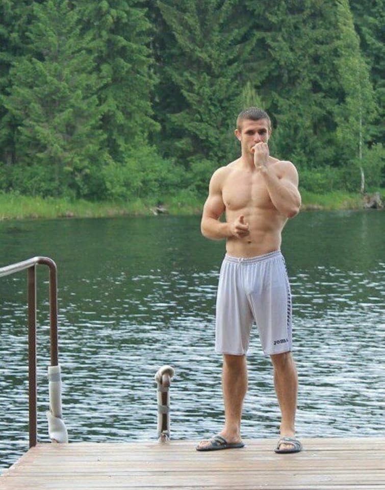 Funny_Lhand's tweet photo. What's this genre of men called? https://t.co/edZwmTTGCc