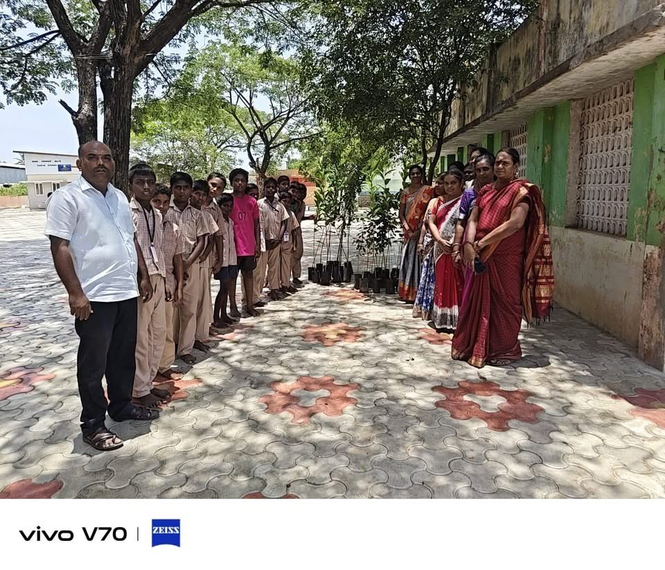 vasu272756's tweet photo. புதுக்கோட்டை மாவட்டம் We The Leaders Foundation சார்பாக அறந்தாங்கியில் மரக்கன்று நடும் விழா நடைப்பெற்றது.ஏற்பாடு செய்த அண்ணன் அறந்தை சசி கணேஷ் போன்ற தன்னார்வலர்களுக்கும் வாழ்த்துகள் .இதில் கலந்துகொண்டு சிறப்பித்த அனைத்து தலைவர்களுக்கும் வாழ்த்துகள் https://t.co/wqDzlrA1X5