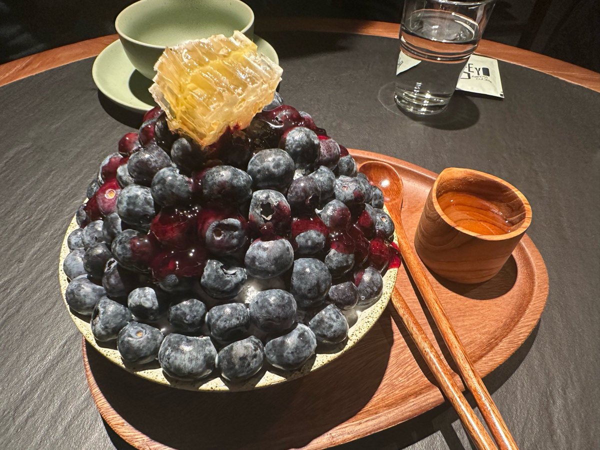Aparaa2's tweet photo. Just tried the fresh wild blueberries from local farms—burst with natural sweetness, zero bitter aftertaste, perfect for yogurt bowls or snacking!  Wait no, blueberries! Grab ‘em while in season! https://t.co/1NvPsOiUSG