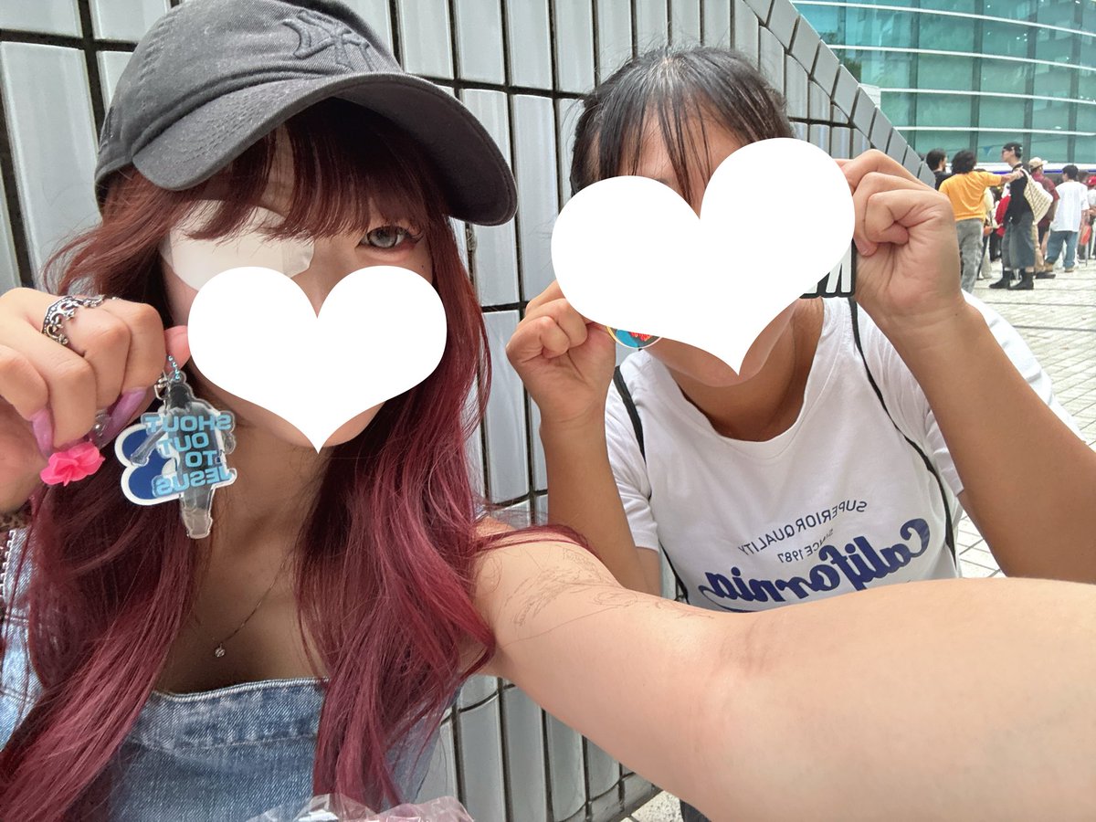 ami_kanayan's tweet photo. またもや違う界隈投下しちゃうんだけど
しっかり眼帯してライブ参戦してきた💦
タイミング悪くウイルス性結膜炎になってビジュ悪いの嫌だったけどそんなの関係なくkvibaba最高でした🤦🏻‍♀️💖 https://t.co/xdd0aMqBFH