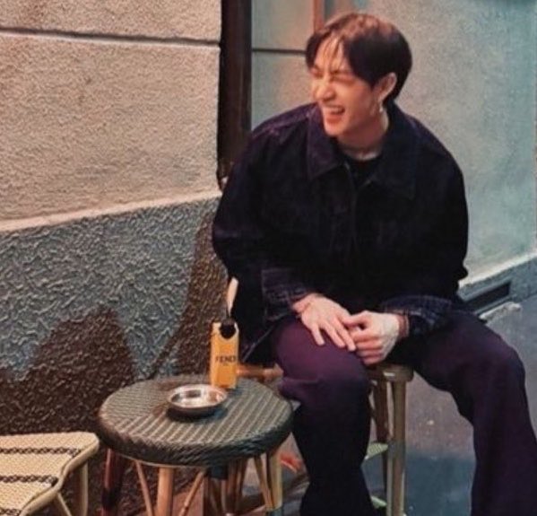 lesbichangbin's tweet photo. how my entire tl looks now that all the embeds from spearhyunnie are gone https://t.co/0XNQyMcT9o