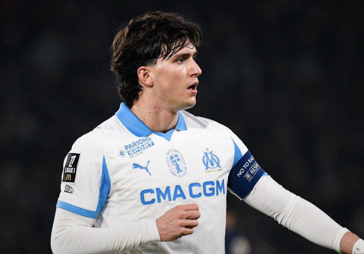 FabrizioRomano's tweet photo. 🚨🟡🔴 AS Roma have agreed on personal terms with Leonardo Balerdi after Ziolkowski exit on loan to Monza.

Negotiations ongoing on loan with buy clause to become mandatory under certain conditions, as @Santi_J_FM reported. https://t.co/J1O4qyMQnZ