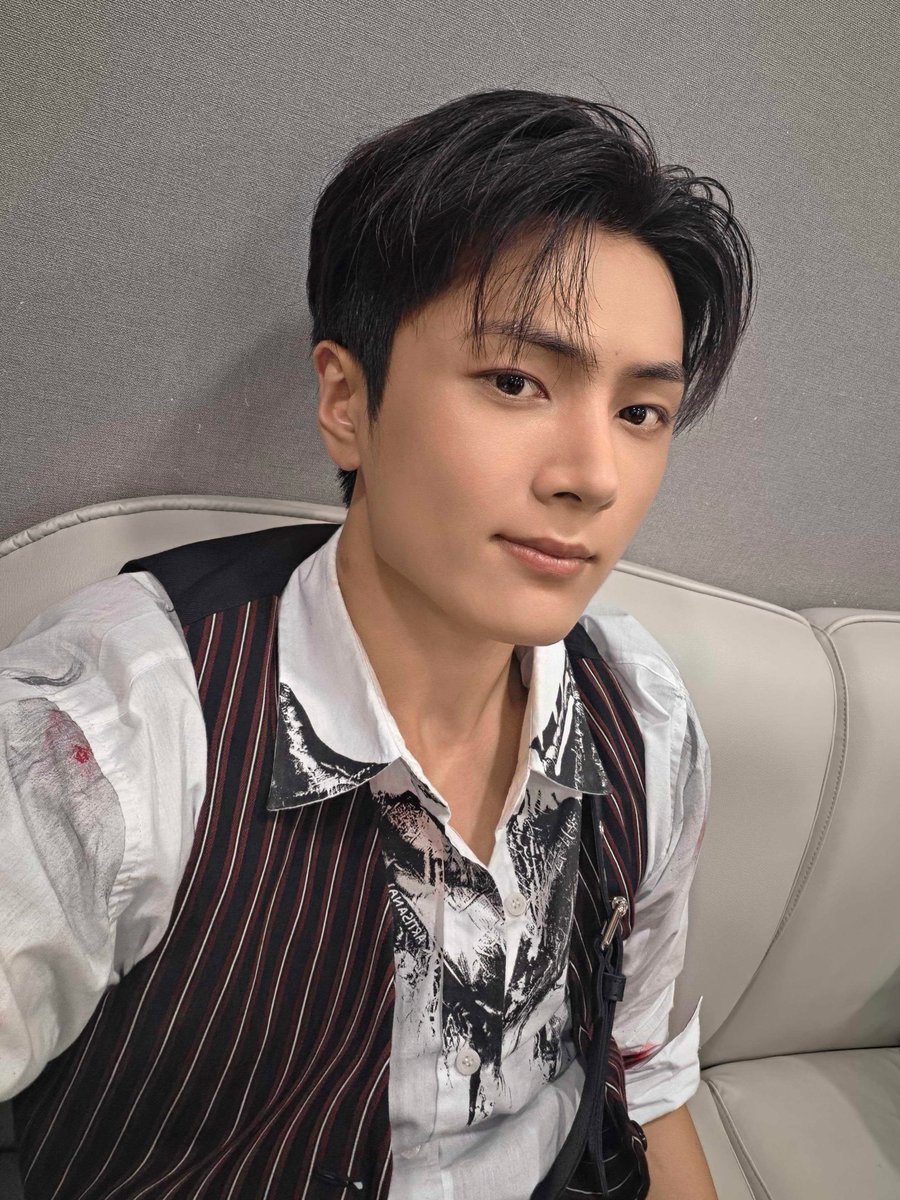 enhypenweverse's tweet photo. [ #제이's DM ] 260828

🐈‍⬛: [Pictures]
🐈‍⬛: My favourite outfits among all [outfits that we wore] up until now are this one and Inkigayo first broadcast
🐈‍⬛: Sleep well, look forward to tomorrow's MuCore too~~ (cute tone)

@ENHYPEN_members @ENHYPEN #ENHYPEN #엔하이픈 #JAY https://t.co/CabxToXd0x