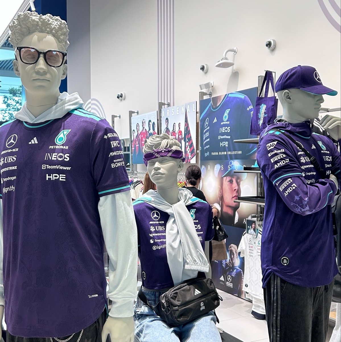 nenexthur26th's tweet photo. F1 Singapore Exclusive merch 🫪💜 #F1 #SingaporeGP https://t.co/mVYiGyg07o