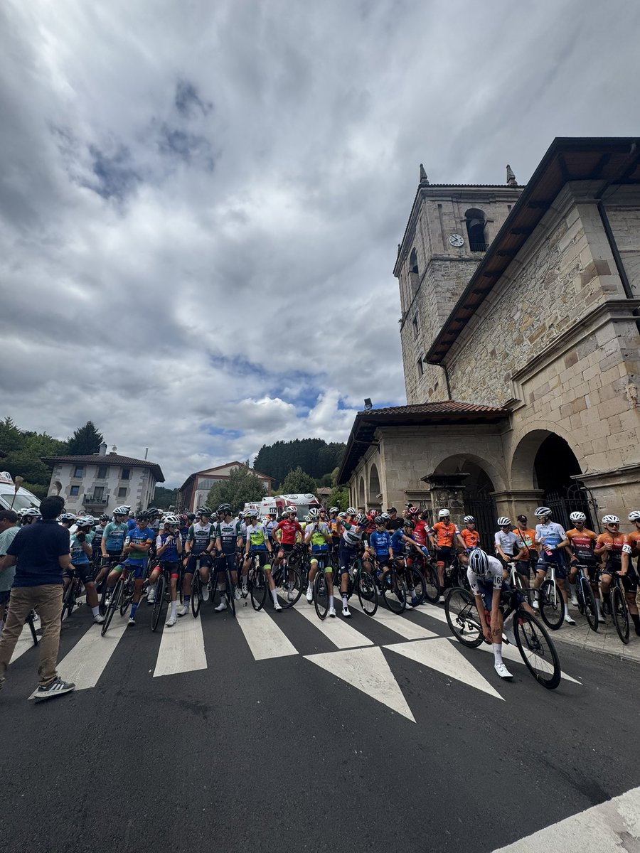 CiclistaSodupe's tweet photo. Todo listo en Gordexola para dar comienzo a la #CopaBizkaiaCadete 🚴‍♂️ https://t.co/Vw791fdt5t
