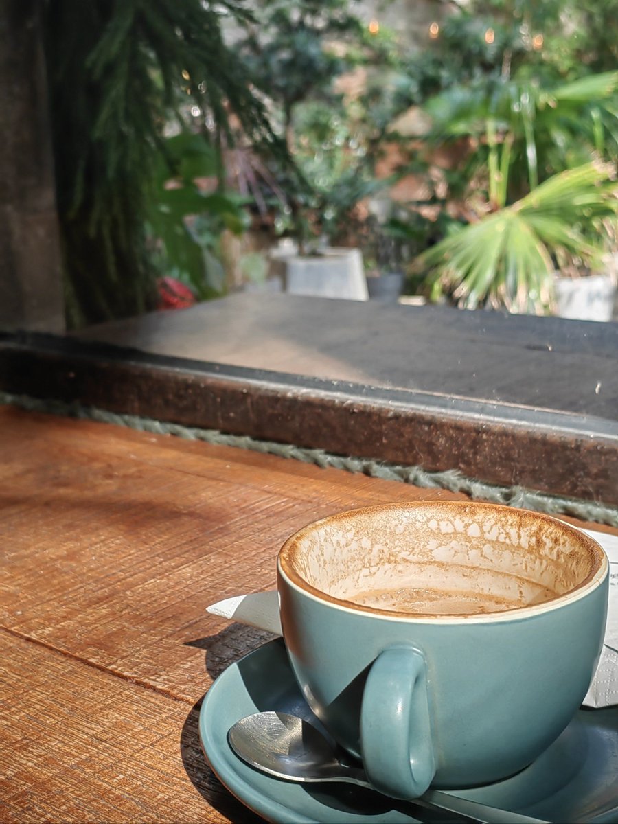 Ragil20031990's tweet photo. A stranger’s warm smile u0026 a free coffee I didn’t ask for turned my tough morning around—kindness hits different, always grateful. https://t.co/iuy25bxG0M